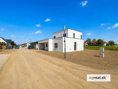 Na predaj 5-izbový dom, 163 m²