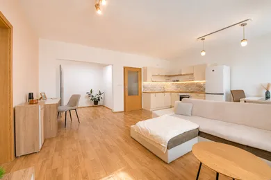 Na predaj 2-izbový byt, 55 m², Trenčín, Východná