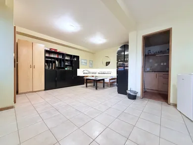 Na predaj 1-izbový byt, 30 m², Bratislava-Dúbravka, Hanulova