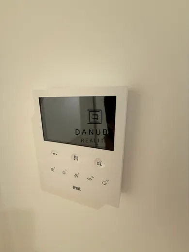 Na predaj 2-izbový byt, 59 m², Bratislava-Nové Mesto, Rožňavská