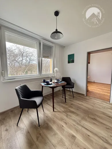 Na prenájom 1-izbový byt, 33 m², Komárno, Hradná