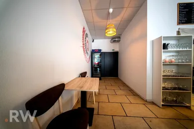 Na prenájom komerčné, 98 m², Malacky, Malé námestie
