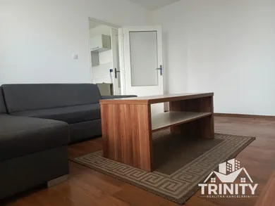 Na prenájom 1-izbový byt, 35 m², Nové Zámky, Nábrežná