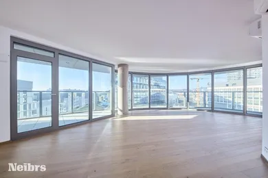 Byty na prenájom 3-izbový, Bratislava-Staré Mesto · €2 200
