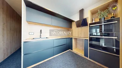 Na predaj 3-izbový byt, 77 m², Lučenec, Rúbanisko III