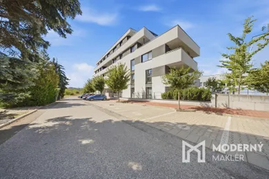 Eladó lakások, 3-szobás, Nitra · €329 000