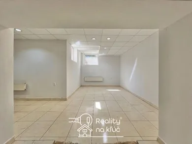 Na prenájom komerčné v Nové Zámky · €280 · Čiastočná rekonštrukcia