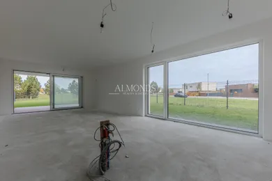 Na predaj byt, 120 m², Hrubá Borša, Rezidenčná ulica