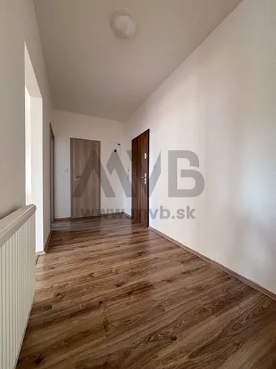 Na prenájom 2-izbový byt, 68 m², Nové Zámky, Andovská