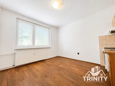 Na prenájom 1-izbový byt, 35 m², Šurany, MDŽ