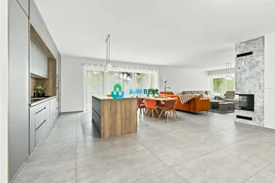 Na predaj 4-izbový dom, 243 m², Dunajský Klátov