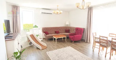 Domy na sprzedaż, 4-pokojowe, Nitra · €390 000