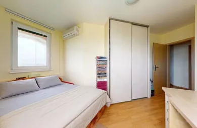 Na predaj 3-izbový byt, 70 m², Bratislava-Petržalka, Humenské námestie