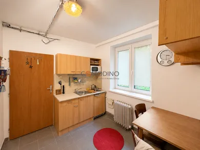Na prenájom 1-izbový byt, 25 m², Bratislava-Staré Mesto, Francisciho