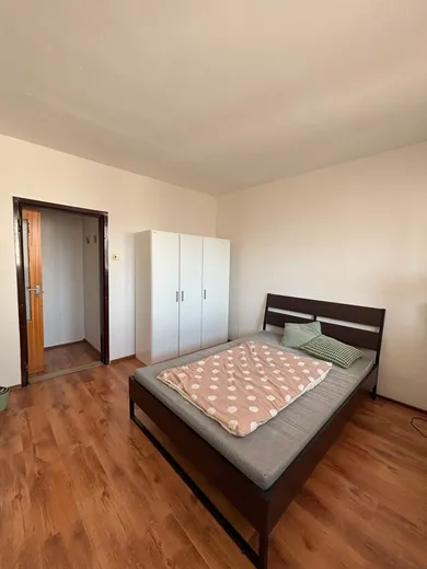Mieszkania na wynajem, 4-pokojowe, Bratislava-Petržalka · €1050