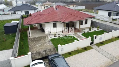 Domy na sprzedaż, 5-pokojowe, Kajal · €309 000