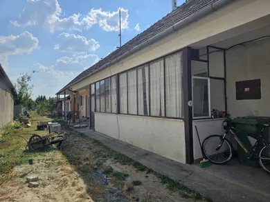 Na predaj 4-izbový dom, 150 m², Pavlice