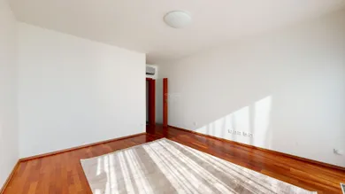 Na prenájom 4-izbový byt, 107 m², Bratislava-Staré Mesto