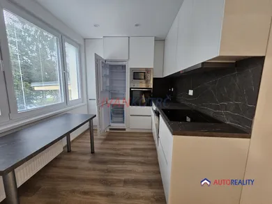 Na prenájom 2-izbový byt, 65 m², Zvolen, Generála Asmolova 86