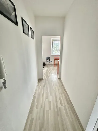 Na prenájom 1-izbový byt, 43 m², Bratislava-Lamač