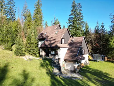 Na predaj 10-izbový rekreačný dom, 300 m², Čadca