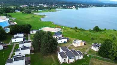Na predaj pozemok, Kaluža