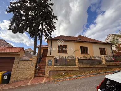 Domy na predaj 4-izbový, Nitra · €350 000