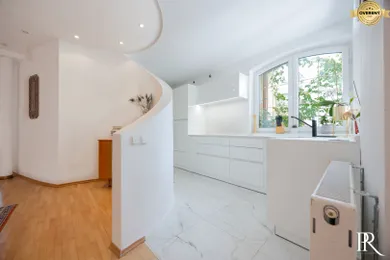 Na predaj 4-izbový dom, 360 m², Piešťany, Panenská