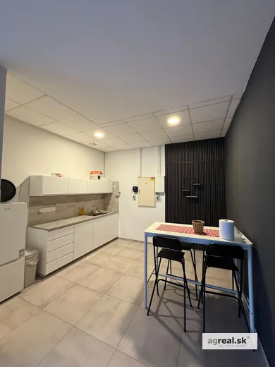 Na prenájom komerčné, 120 m², Bratislava-Petržalka, Zadunajská cesta