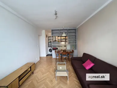 Mieszkania na wynajem, 2-pokojowe, Bratislava-Rača · €540