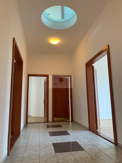 Na prenájom komerčné, 166 m², Bratislava-Staré Mesto, Štefánikova