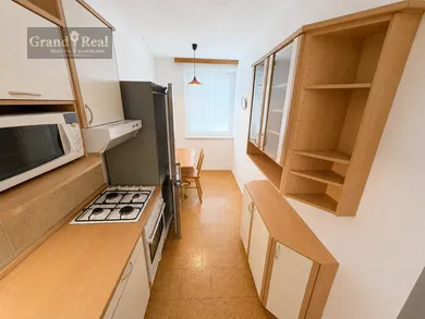 Na predaj 3-izbový byt, 75 m², Bratislava-Petržalka, Šustekova