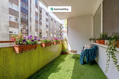 Na prenájom 2-izbový byt, 43 m², Bratislava-Staré Mesto