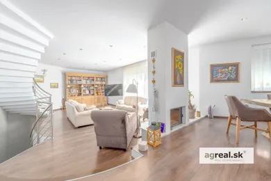 Na predaj 6-izbový dom, 387 m², Bratislava-Staré Mesto