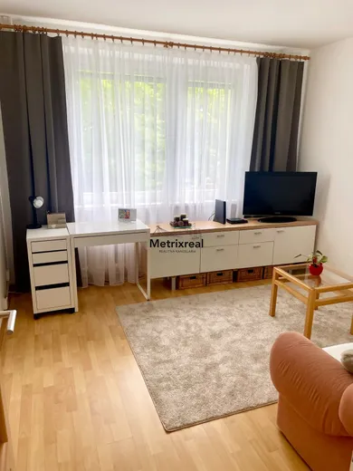 Na prenájom 3-izbový byt, 70 m², Bratislava-Ružinov, Muškátová