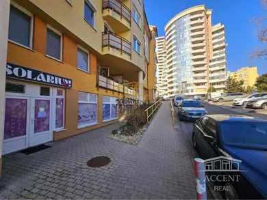 Na predaj komerčné, 154 m², Bratislava-Karlova Ves, Hany Meličkovej