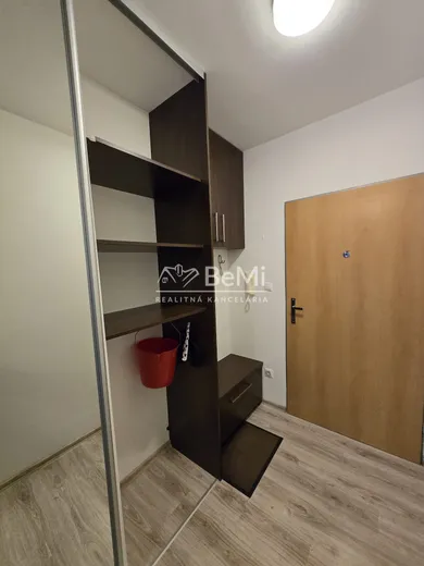 Na prenájom 2-izbový byt, 54 m², Nitra, Matičná