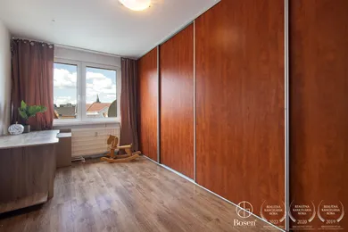 Na predaj 4-izbový byt, 81 m², Dunajská Streda, Radničné námestie