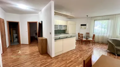 Na prenájom 2-izbový byt, 70 m², Bratislava-Staré Mesto