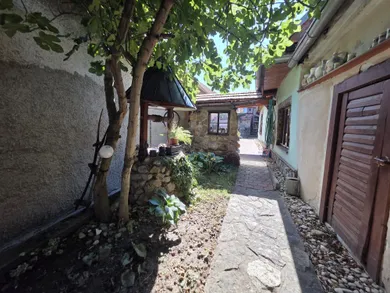 Na predaj 5-izbový dom, 140 m², Modra, Národná