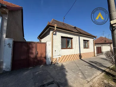 Дома на продажу, 4-комнатные, Hlohovec · €119 900