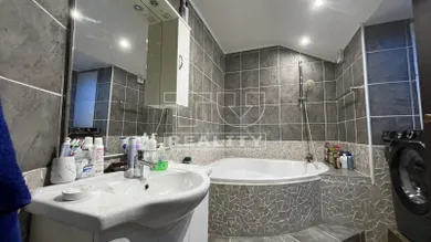 Na predaj 3-izbový byt, 72 m², Banská Bystrica