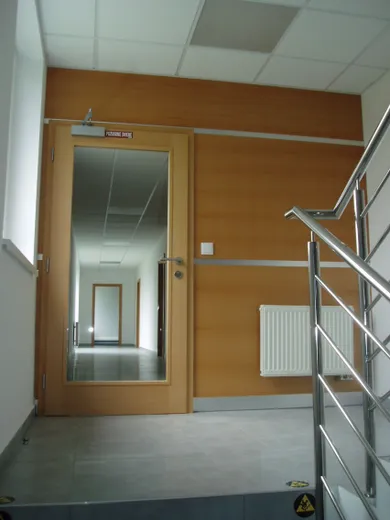 Na prenájom komerčné, 30 m², Bratislava-Ružinov, Strojnícka