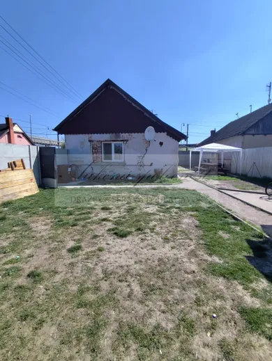 Na prenájom 3-izbový dom, 134 m², Šurany, Železničná
