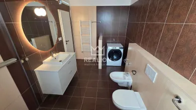 Na prenájom 2-izbový byt, 42 m², Rovinka, Dúhová 1