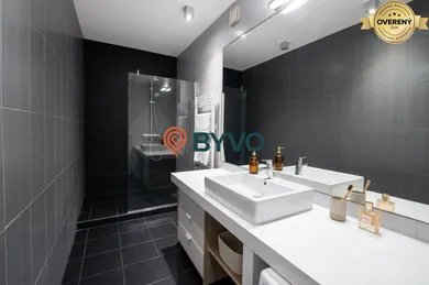 Na predaj 3-izbový byt, 65 m², Bratislava-Staré Mesto, Karadžičova