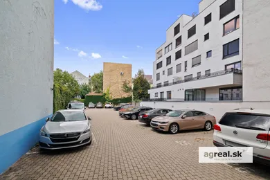 Na predaj objekt, 35 m², Bratislava-Staré Mesto, Grösslingova