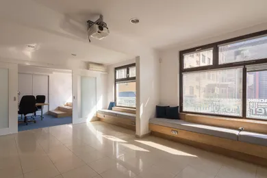 Na predaj komerčné, 100 m², Bratislava-Ružinov, Mierová
