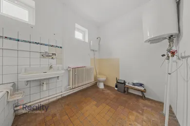 Na predaj 4-izbový dom, Luc na Ostrove