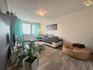 Na predaj 4-izbový byt, 82 m², Levice
